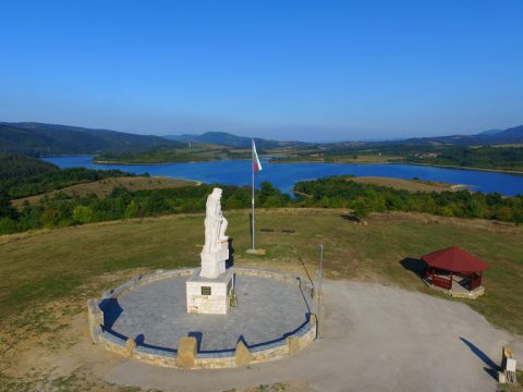 Паметник на Вълчан войвода - село Раювци